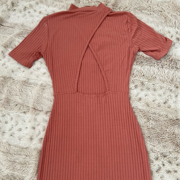 Ribbed Bodycon Turtleneck Fitted Dress w Open Back - Picture 5 of 6